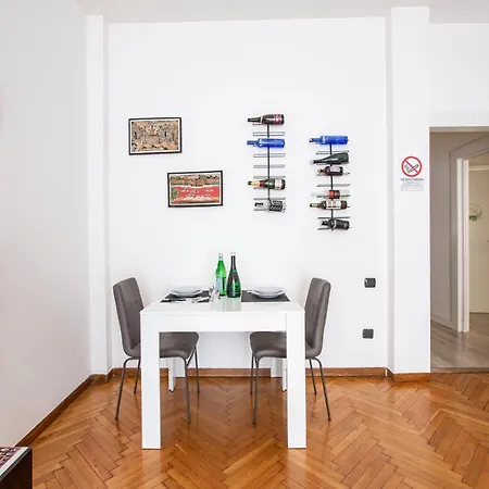Apartamento [bijoux Como] Elegante Next To Piazza Volta *