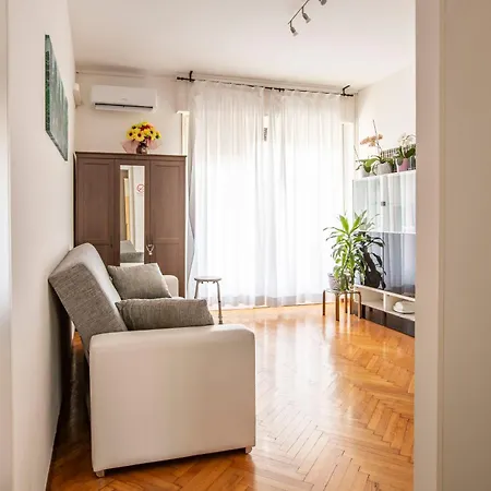 Apartment Bijoux Elegante Next To Piazza Volta Como